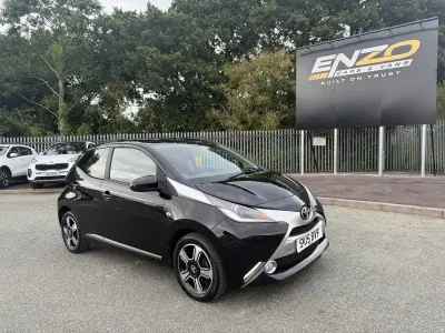 Usado Toyota Aygo X-clusiv 69 HP (50 kW) 2015 Preto Citadino