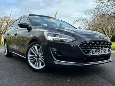 Usado Ford Focus Vignale 182 HP (133 kW) 2019 Roxo Carrinha