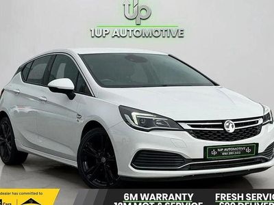 Used Vauxhall Astra SRi 150 HP (110 kW) 2017 White Hatchback