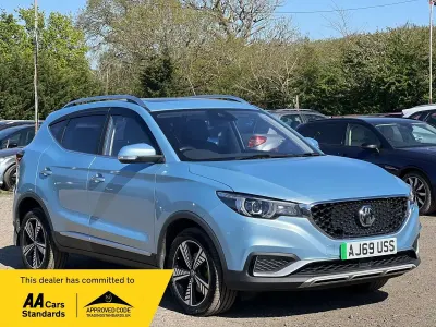 Käytetty MG ZS Exclusive 105 kW (143 HP) 2020 Sininen Katumaasturi