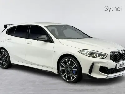 Begagnad BMW M135 Comfort Edition 306 HK (225 kW) 2021 Vit Halvkombi