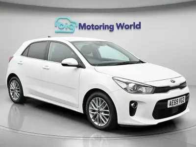 Begagnad Kia Rio 99 HK (72 kW) 2019 Vit Halvkombi