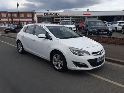 Used Vauxhall Astra SRi 2015 White Hatchback