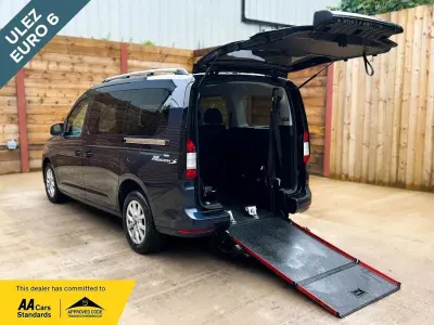 Used Ford Grand Tourneo Connect 122 HP (89 kW) 2023 Blue MPV