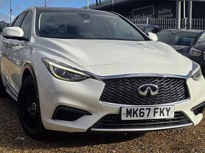 Used Infiniti Q30 170 HP (125 kW) 2017 White Hatchback