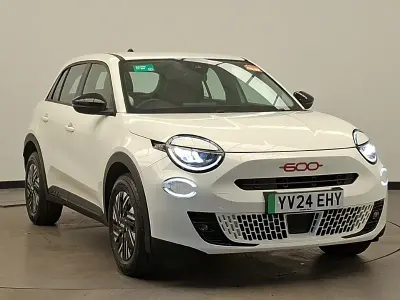 Gebraucht Fiat 600 Red 114 kW (156 PS) 2024 Weiß SUV