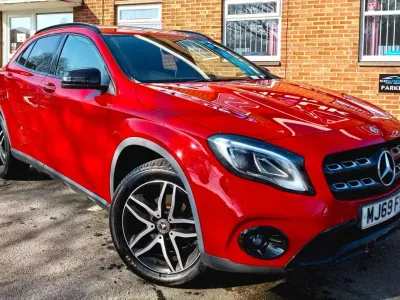 Used Mercedes GLA180 Urban 122 HP (89 kW) 2020 Red SUV