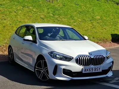 Używany BMW 118 M Sport 140 KM (102 kW) 2019 Biały Hatchback