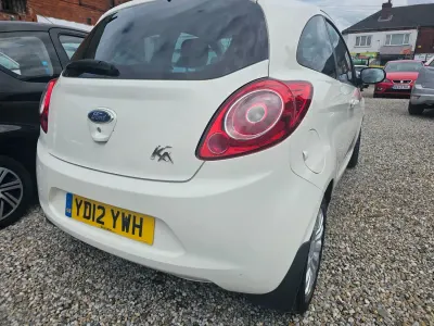 Używany Ford Ka Zetec 69 KM (50 kW) 2012 Biały Hatchback