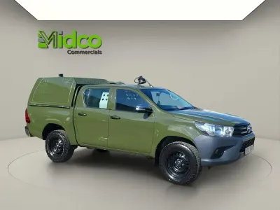 Usado Toyota HiLux Active 150 HP (110 kW) 2017 Verde Pickup