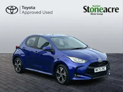Used Toyota Yaris Design 113 HP (83 kW) 2025 Blue Hatchback
