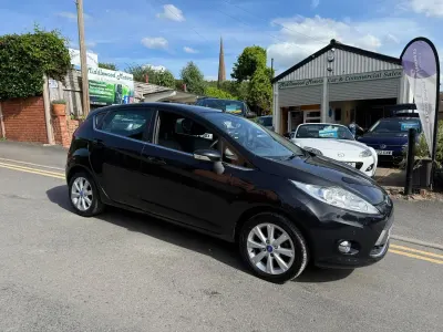Usado Ford Fiesta Zetec 70 HP (51 kW) 2011 Preto Citadino