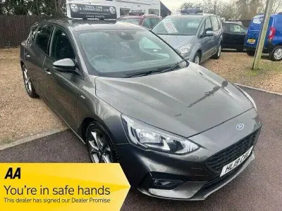 Usado Ford Focus ST-Line 150 CV (110 kW) 2019 Gris Utilitario