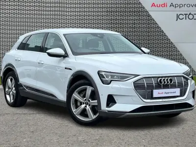 Usado Audi e-tron Advanced 230 kW (313 HP) 2021 Branco SUV