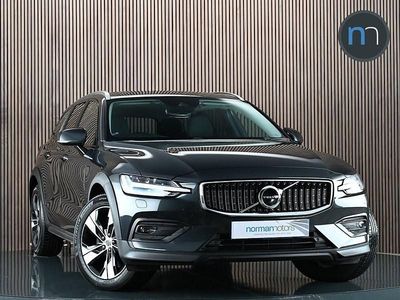 Usado Volvo V60 CC Plus 250 HP (183 kW) 2020 Cinzento Carrinha