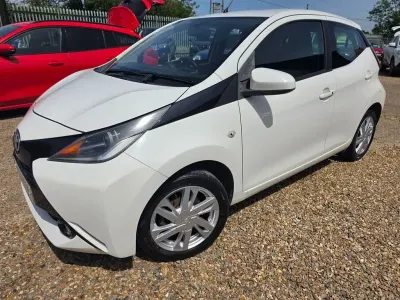 Used Toyota Aygo x-press 68 HP (50 kW) 2014 White Hatchback