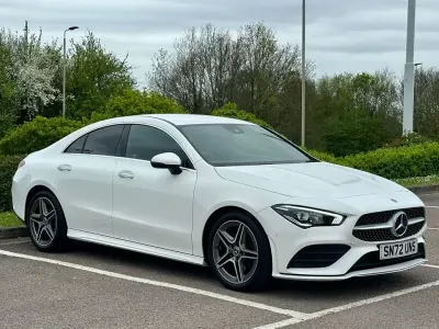 Usado Mercedes CLA180 AMG Line Premium 136 CV (100 kW) 2022 Blanco Berlina