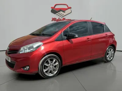Used Toyota Yaris SR 101 HP (74 kW) 2013 Red Hatchback