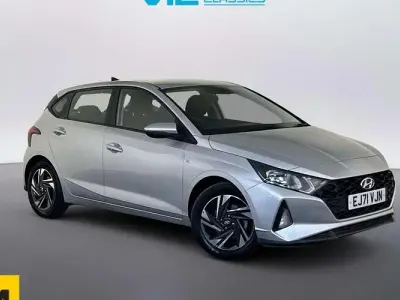Używany Hyundai i20 SE 101 KM (74 kW) 2022 Srebrny Hatchback