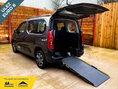 Używany Citroën Berlingo Flair 130 KM (95 kW) 2020 Szary Minivan