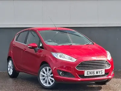 Used Ford Fiesta Titanium 100 HP (73 kW) 2016 Red Hatchback