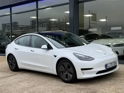Usado Tesla Model 3 Standard Range Plus 239 kW (325 HP) 2020 Branco Sedan