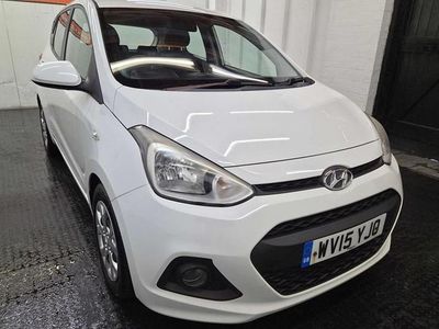Used Hyundai i10 SE 87 HP (63 kW) 2015 White Hatchback
