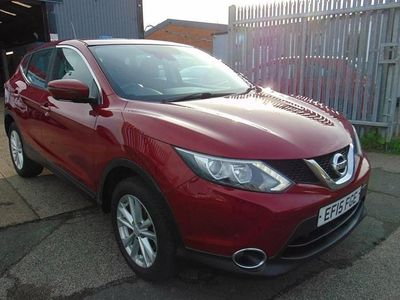 Red Used 2015 Nissan Qashqai Acenta SUV | £4,995 (Fair price)