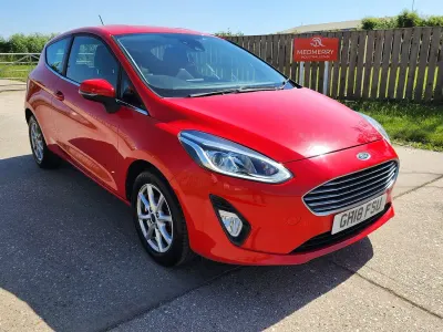 Used Ford Fiesta Zetec 70 HP (51 kW) 2018 Red Hatchback