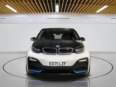 Begagnad BMW i3 Comfort Edition 135 kW (184 HK) 2021 Vit Halvkombi