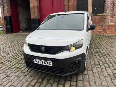 White Used 2022 Peugeot Partner Premium MPV | £10,995 (A bit pricey)