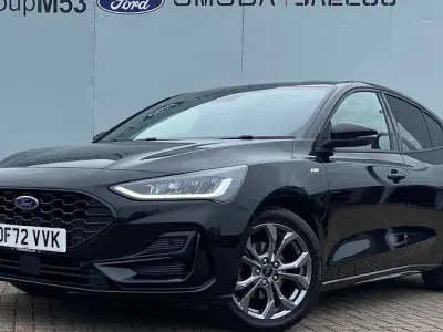 Usado Ford Focus ST-Line 125 CV (91 kW) 2023 Negro Utilitario