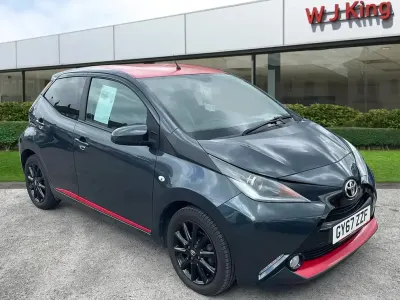 Used Toyota Aygo x-press 68 HP (50 kW) 2018 Grey Hatchback