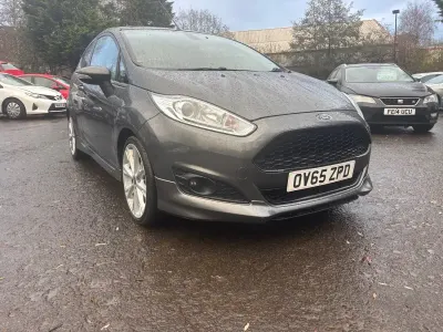 Używany Ford Fiesta Zetec 2015 Szary Hatchback