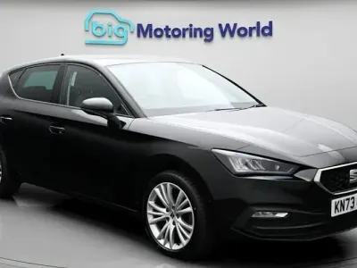 Begagnad Seat Leon SE Dynamic 131 HK (96 kW) 2023 Svart Halvkombi