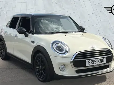 Used Mini Cooper Classic 134 HP (98 kW) 2019 White Hatchback