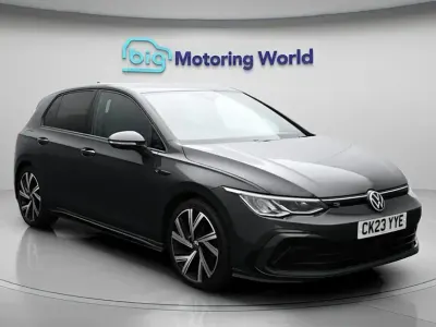 Second-hand VW Golf VIII R-line 150 CP (110 kW) 2023 Gri Hatchback