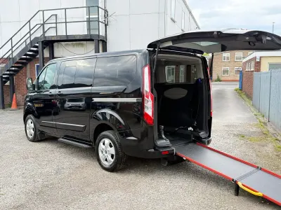 Usado Ford Tourneo Titanium 130 HP (95 kW) 2017 Preto Monovolume