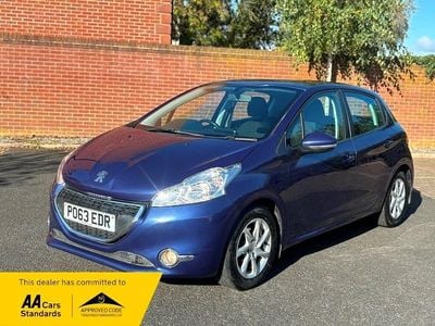 Gebraucht Peugeot 208 Active 68 PS (50 kW) 2013 Blau Kleinwagen