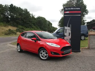 Used Ford Fiesta Zetec 100 HP (73 kW) 2017 Red Hatchback