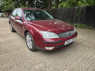 Begagnad Ford Mondeo Ghia 2003 Röd Halvkombi
