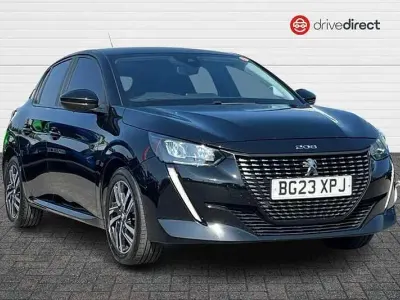 Używany Peugeot 208 Active+ 2023 Czarny Hatchback