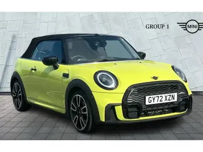 Usado Mini Cooper Cabriolet Sport 136 HP (100 kW) 2023 Amarelo Cabrios