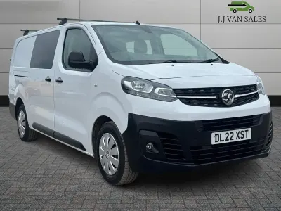 Used Vauxhall Vivaro S 150 HP (110 kW) 2022 White MPV