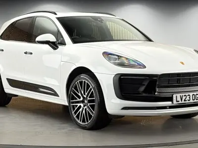 Used Porsche Macan 265 HP (194 kW) 2023 Carrara white SUV