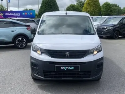 Used Peugeot Partner Premium 100 HP (73 kW) 2023 White MPV