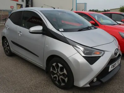 Used Toyota Aygo X-plore 72 HP (52 kW) 2019 Silver Hatchback