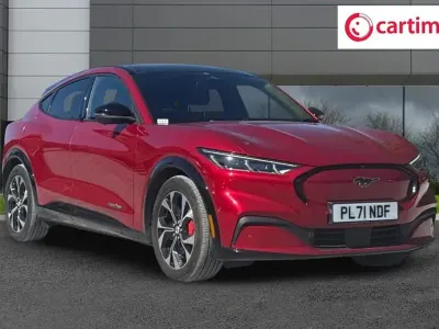 Begagnad Ford Mustang Extended Range 351 HK (258 kW) 2022 Röd Halvkombi