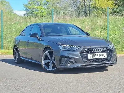 Usado Audi A4 Black Edition 150 HP (110 kW) 2020 Cinzento Sedan