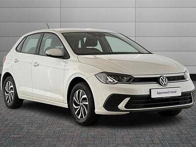 Used VW Polo Life 80 HP (58 kW) 2023 Pure white Hatchback